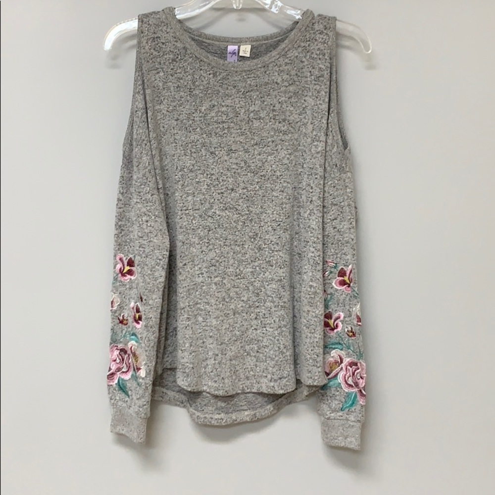 Grey Long sleeve with shoulder cut outs